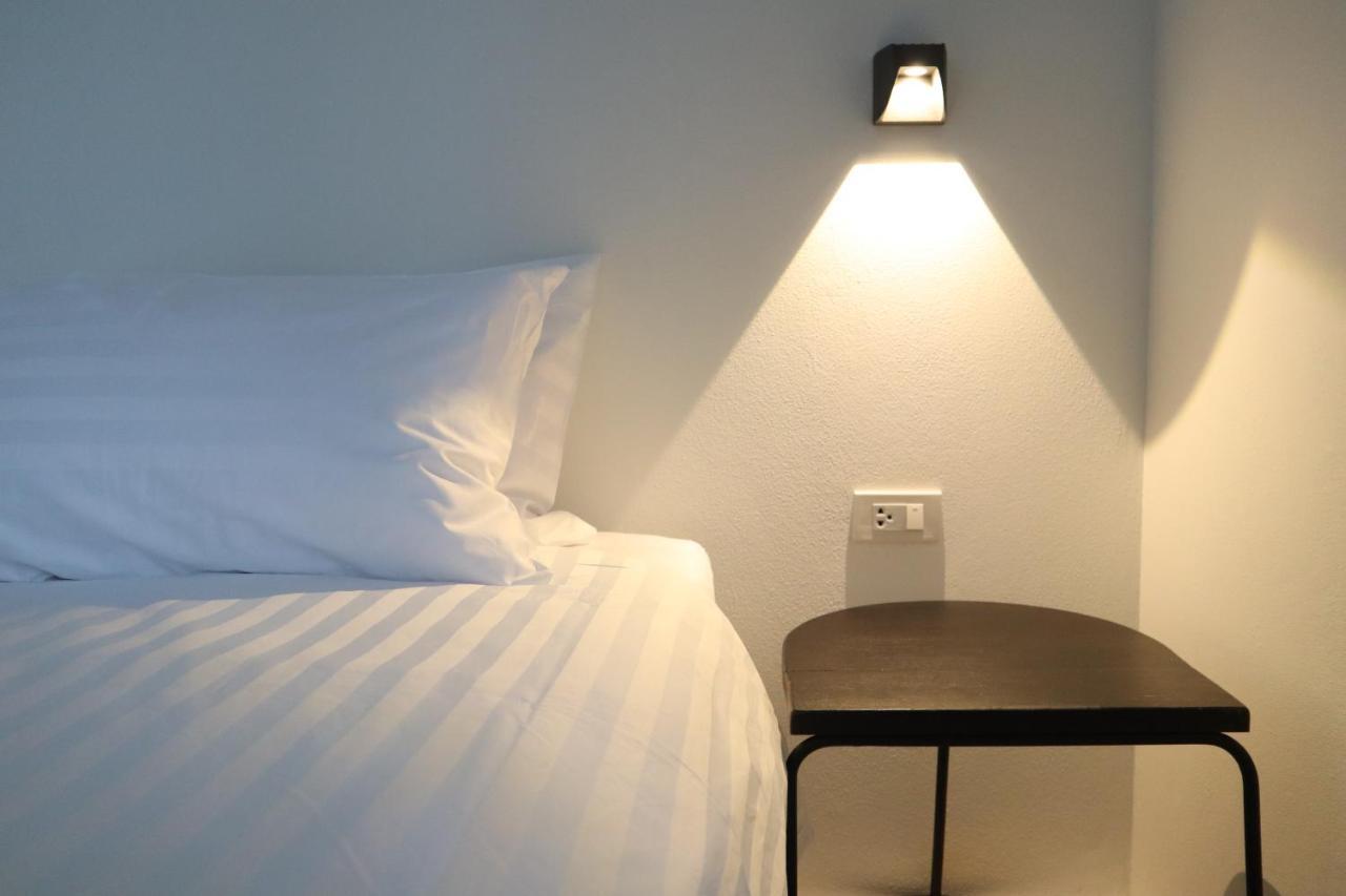Goodnight Poshtel + Free Netflix Hotel Хат Яй Екстериор снимка