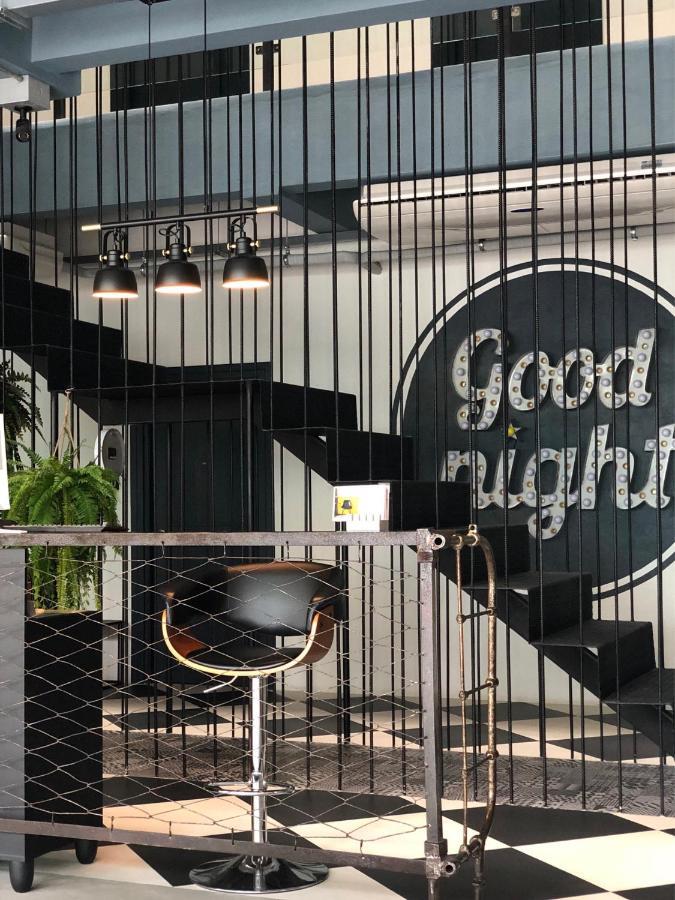 Goodnight Poshtel + Free Netflix Hotel Хат Яй Екстериор снимка